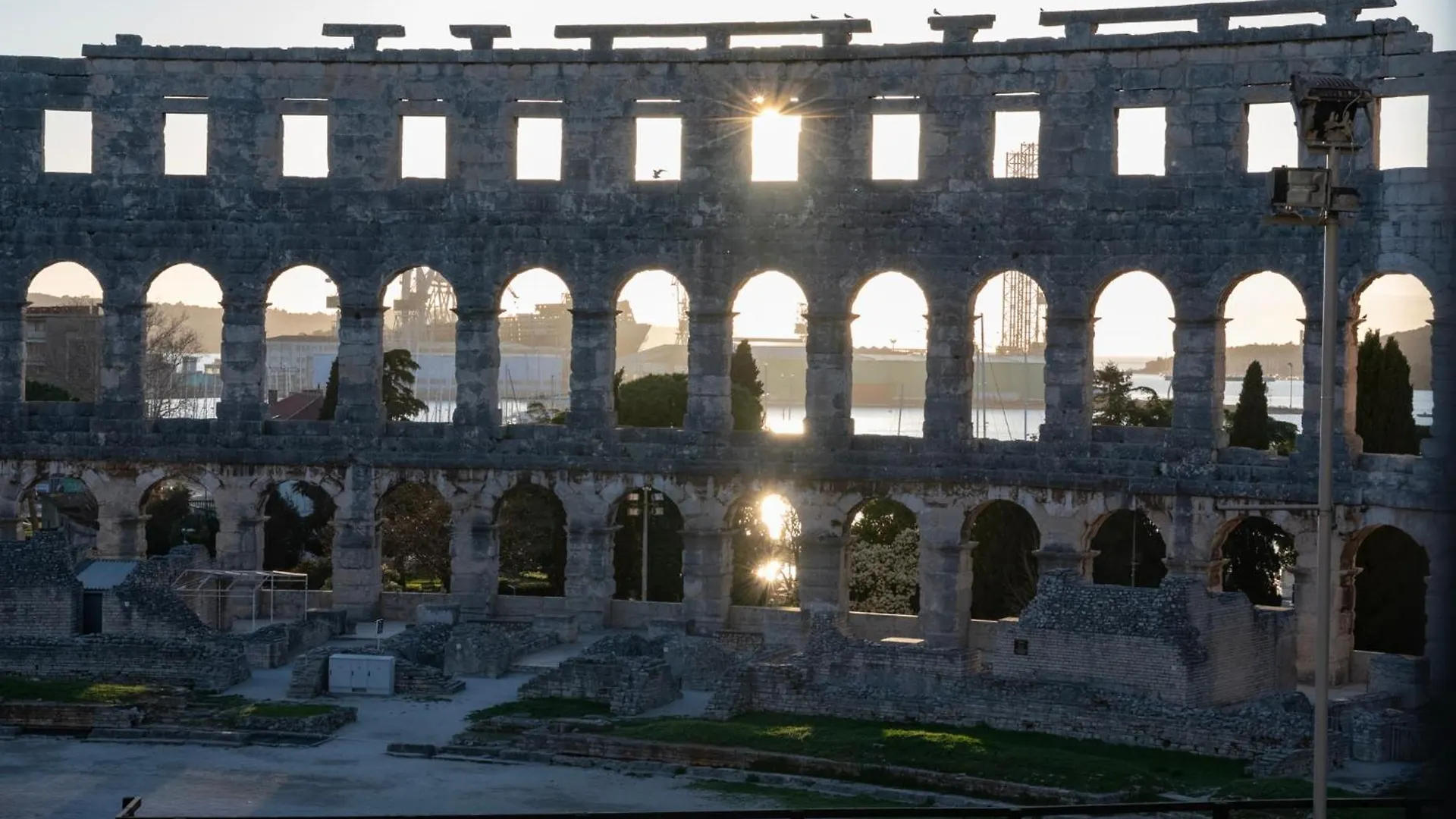 Between City And Sea Appartment Pula Hırvatistan